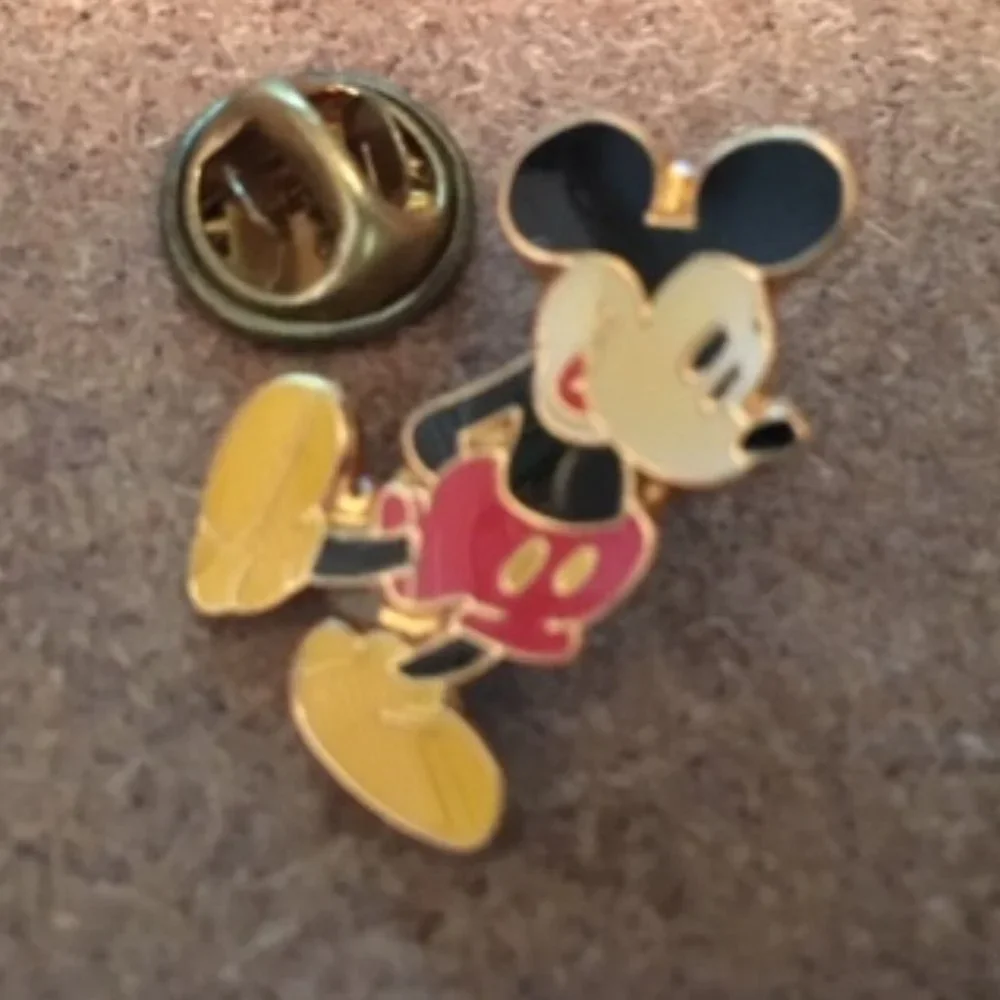 NEW Mickey Mouse Disney Classic Pose Lapel Hat Vest Collectible Pin 1